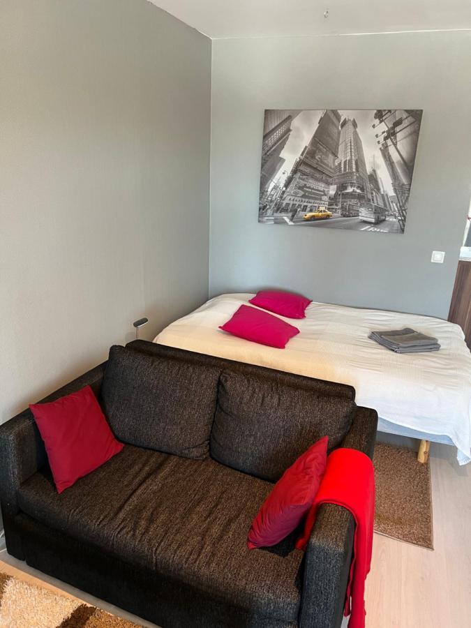 Kemi City L Near Snowcastle, 2 Rooms, Kitchen, Glazed Balcony, Free Parking On Street Esterno foto